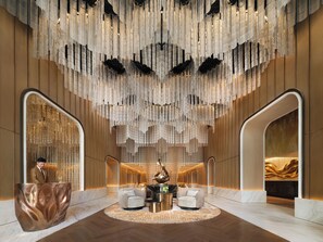 A modern lobby with a central seating area, a reception desk, and a decorative ceiling. - Fairmont Bangkok Sukhumvit (Bangkok)
