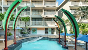 3 outdoor pools