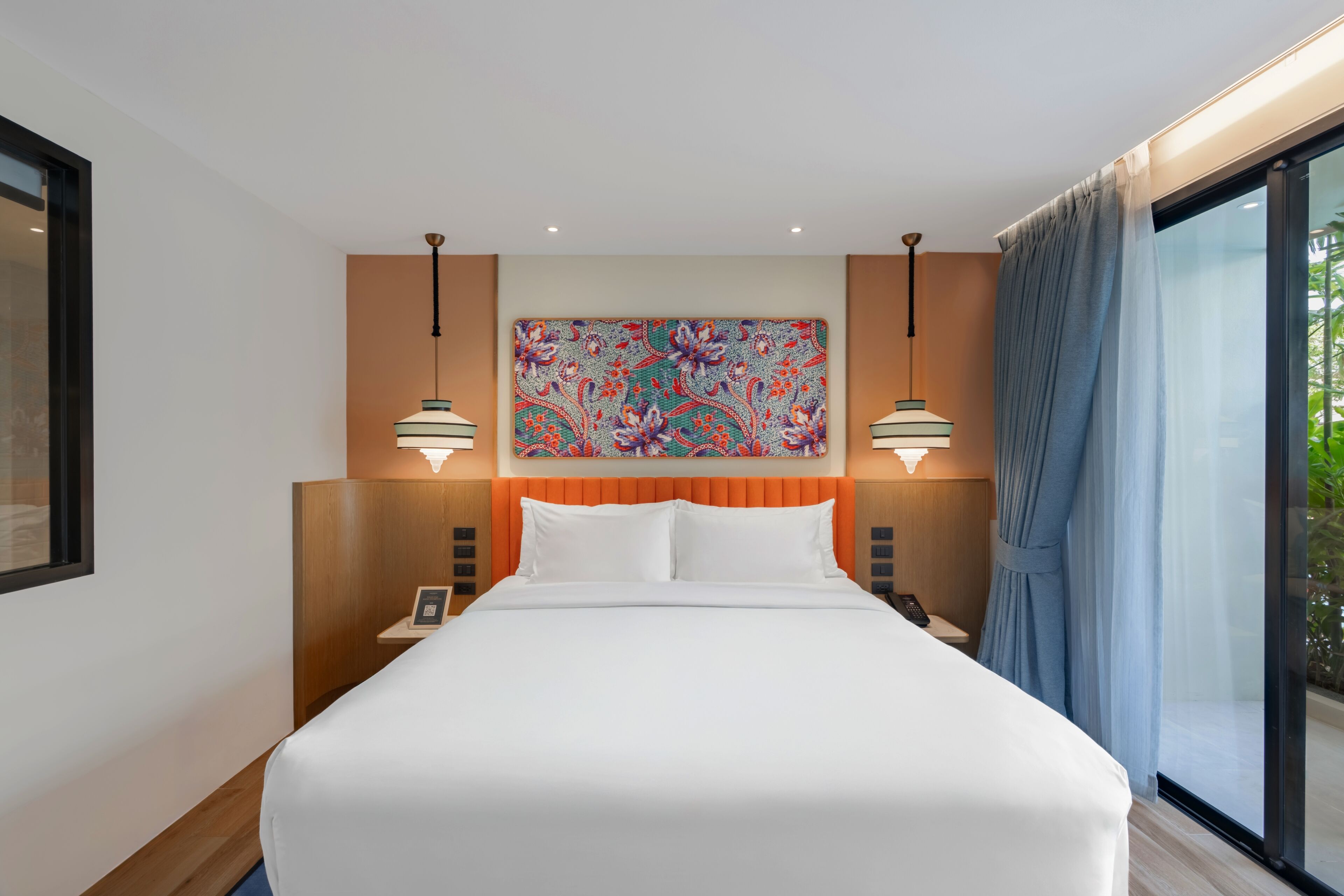 Superior Room, 1 King Bed | Soundproofing, iron/ironing board, free WiFi