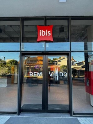 숙박 시설 입구