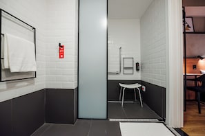 Standard Oda, 1 Çift Kişilik Yatak, Engellilere Uygun | Banyo | Ücretsiz banyo/kozmetik ürünleri, saç kurutma makinesi