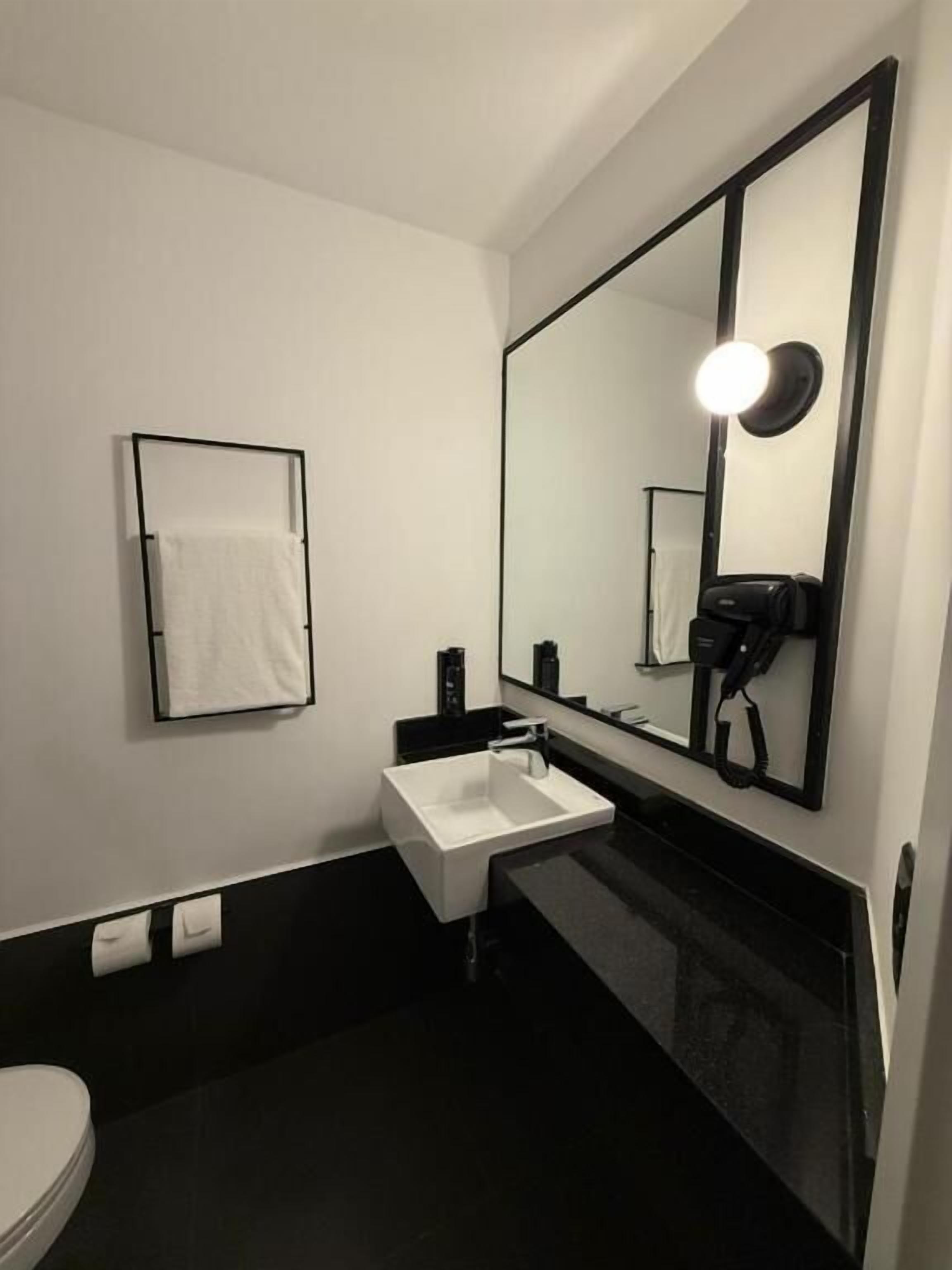 Standard Room, 1 Double Bed | Bathroom