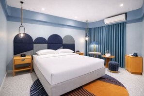 Artículos del minibar gratis, cortinas blackout y cunas 