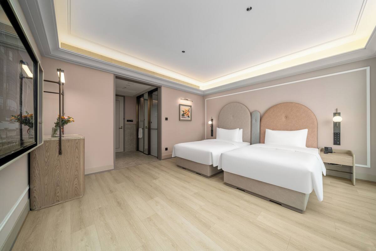 Kamar Deluks, 2 Tempat Tidur Twin | Minibar gratis, tirai kedap cahaya, dan kedap suara