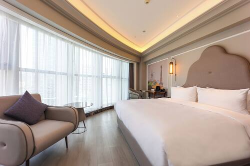 Superior Room, 1 King Bed | Free minibar, free WiFi, bed sheets