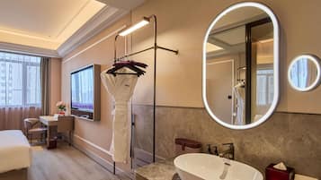 Superior Room, 1 King Bed