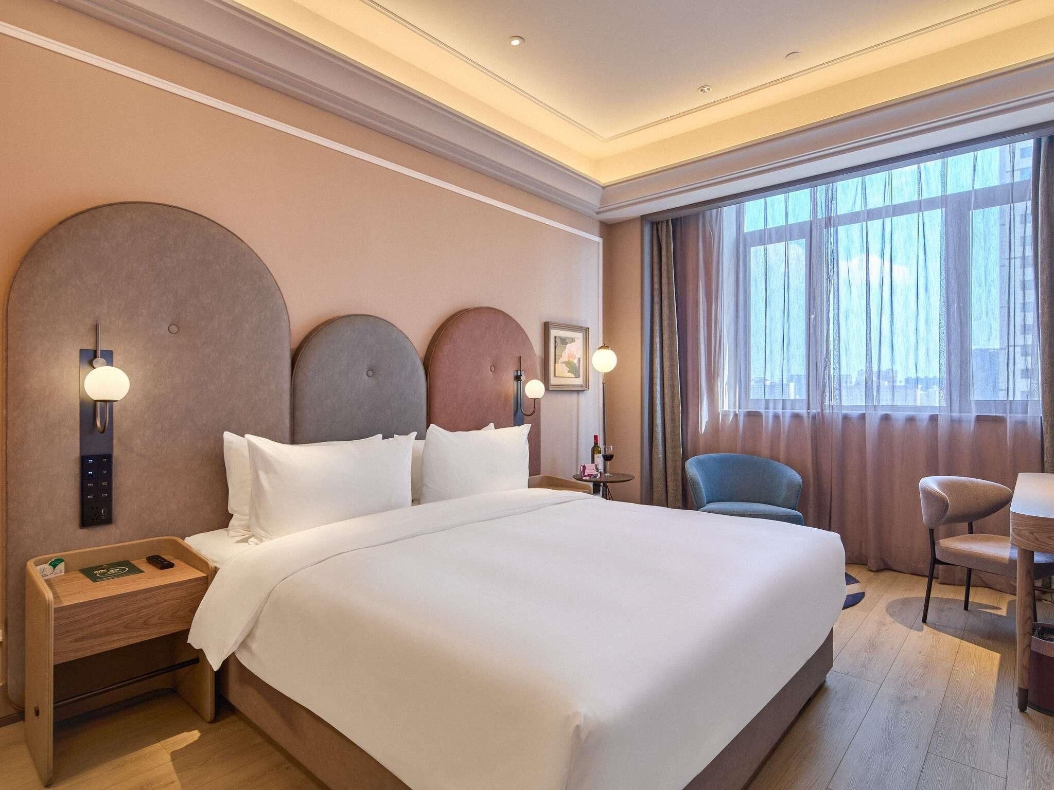 Superior Room, 1 King Bed