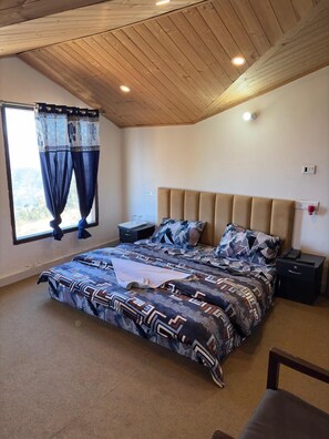 Deluxe Double Room, Mountain View - In The Beer Castle  (Kufri)