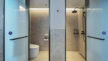 Superior Room, 1 King Bed | Bathroom | Shower, rainfall showerhead, free toiletries, hair dryer