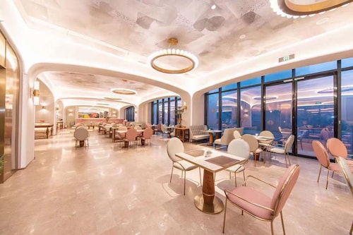 Mercure Xinyang East Railway Station