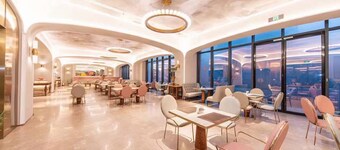 Mercure Xinyang East Railway Station