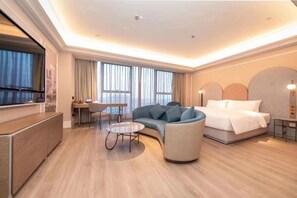 Deluxe Room, 1 King Bed | Egyptian cotton sheets, premium bedding, down comforters
