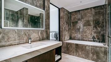 Suite Room, 1 double bed | Iron/ironing board, WiFi (free)