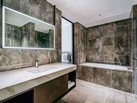 Suite Room, 1 double bed | Iron/ironing board