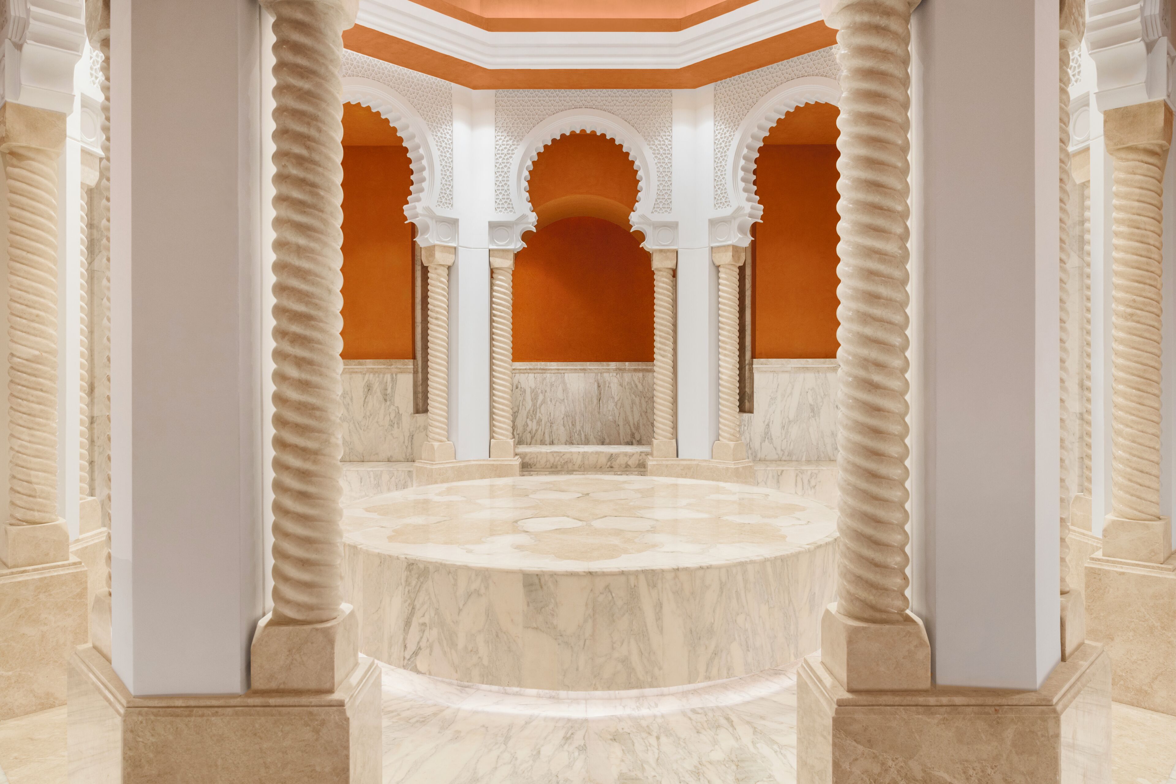 Un sauna, baño turco, masajes con piedras calientes