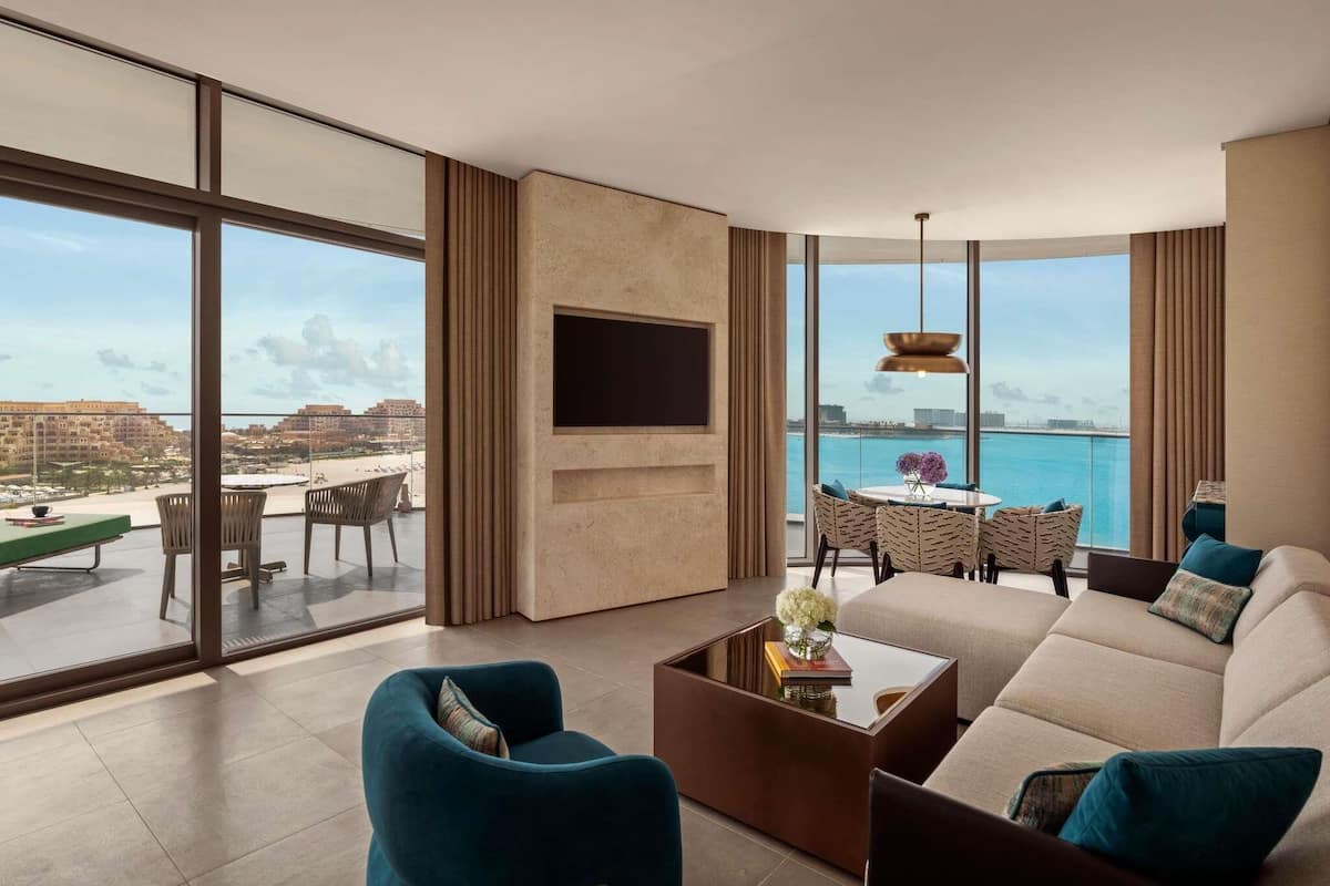 One Bedroom Collection Corner Suite | Iron/ironing board, WiFi (free)