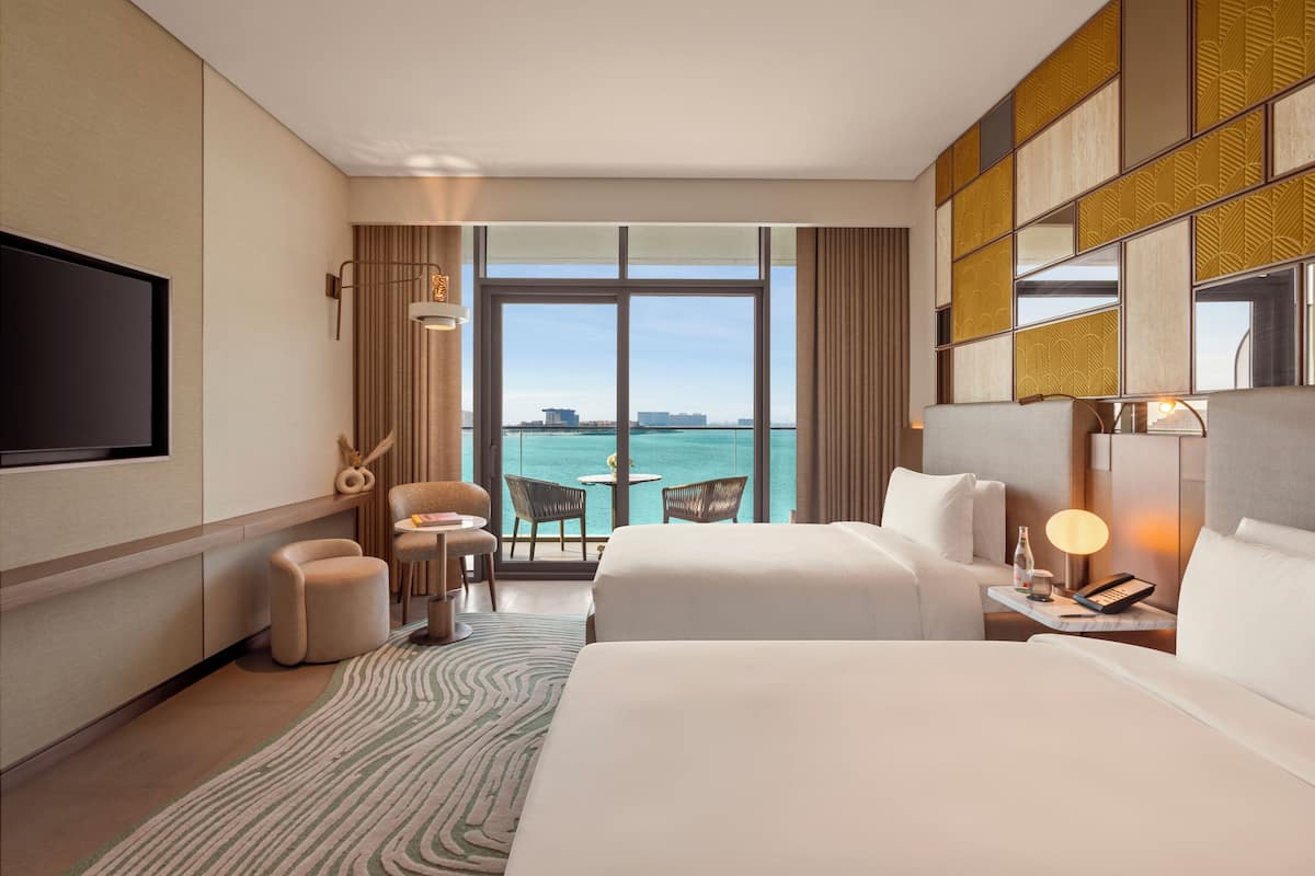 Kamer, 1 kingsize bed, uitzicht op zee | Een strijkplank/strijkijzer, gratis wifi