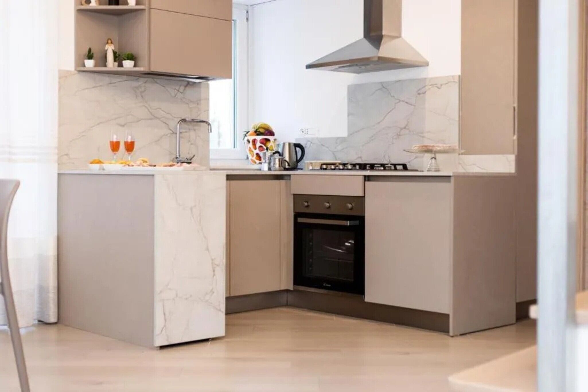 Kühlschrank, Ofen, Herdplatte, Geschirrspüler