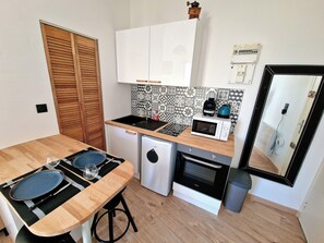 Private kitchen - Nice view apartment - near rue de Siam (Brest)