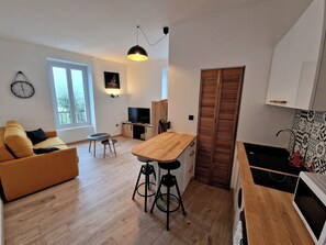 Living area - Nice view apartment - near rue de Siam (Brest)