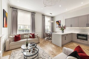 TV, fireplace - South Kensington | Terrace, 4m Ceilings, Full AC, Harrods & Hyde Park (Greater London)