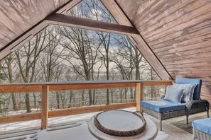 Property grounds - 100ft Private Lakefront + Dock -Fire pit + Decks -Wine Trail Sleeps 6 (Penn Yan)