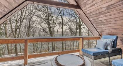 Gorgeous Lake Front 3-bedroom cabin on Seneca Lake perfect for relaxing getaways