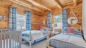 3 bedrooms, iron/ironing board, WiFi, bed sheets