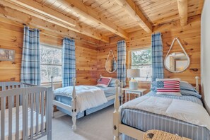 3 habitaciones, tabla de planchar con plancha, wifi y ropa de cama 