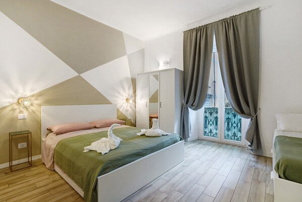 WiFi, bed sheets - Apartment 'Mono' with Wi-Fi and Air Conditioning (La Spezia)