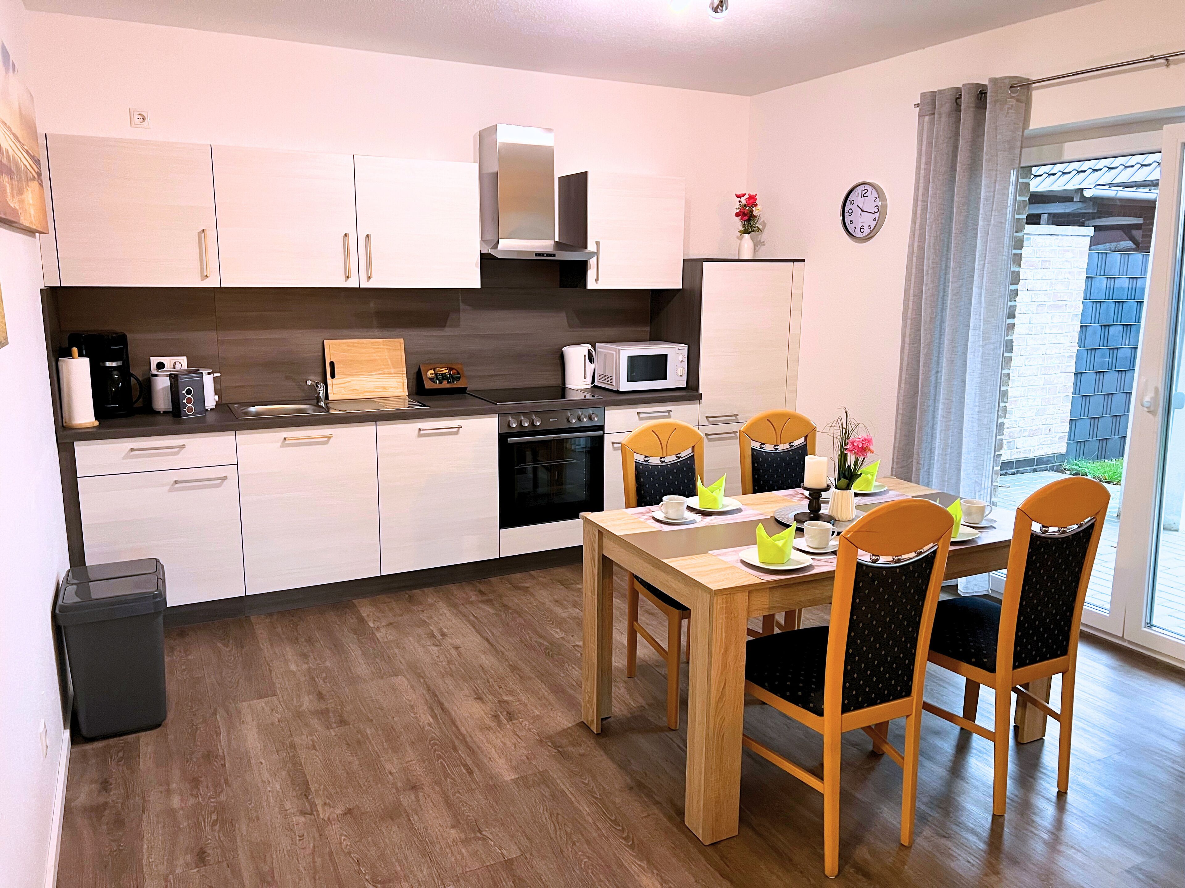 Microondas, horno, placa de cocina, lavavajillas