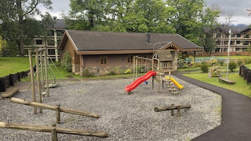 Zona de juegos infantil al aire libre