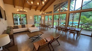 Apartment | Living area | Flat-screen TV