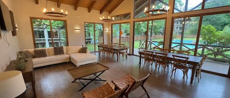 Apartment | Living area | Flat-screen TV