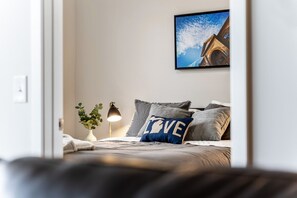 2 bedrooms, iron/ironing board, Internet, bed sheets - New Listing - 2-bedroom stylish condo in charming Traverse City! (Traverse City)