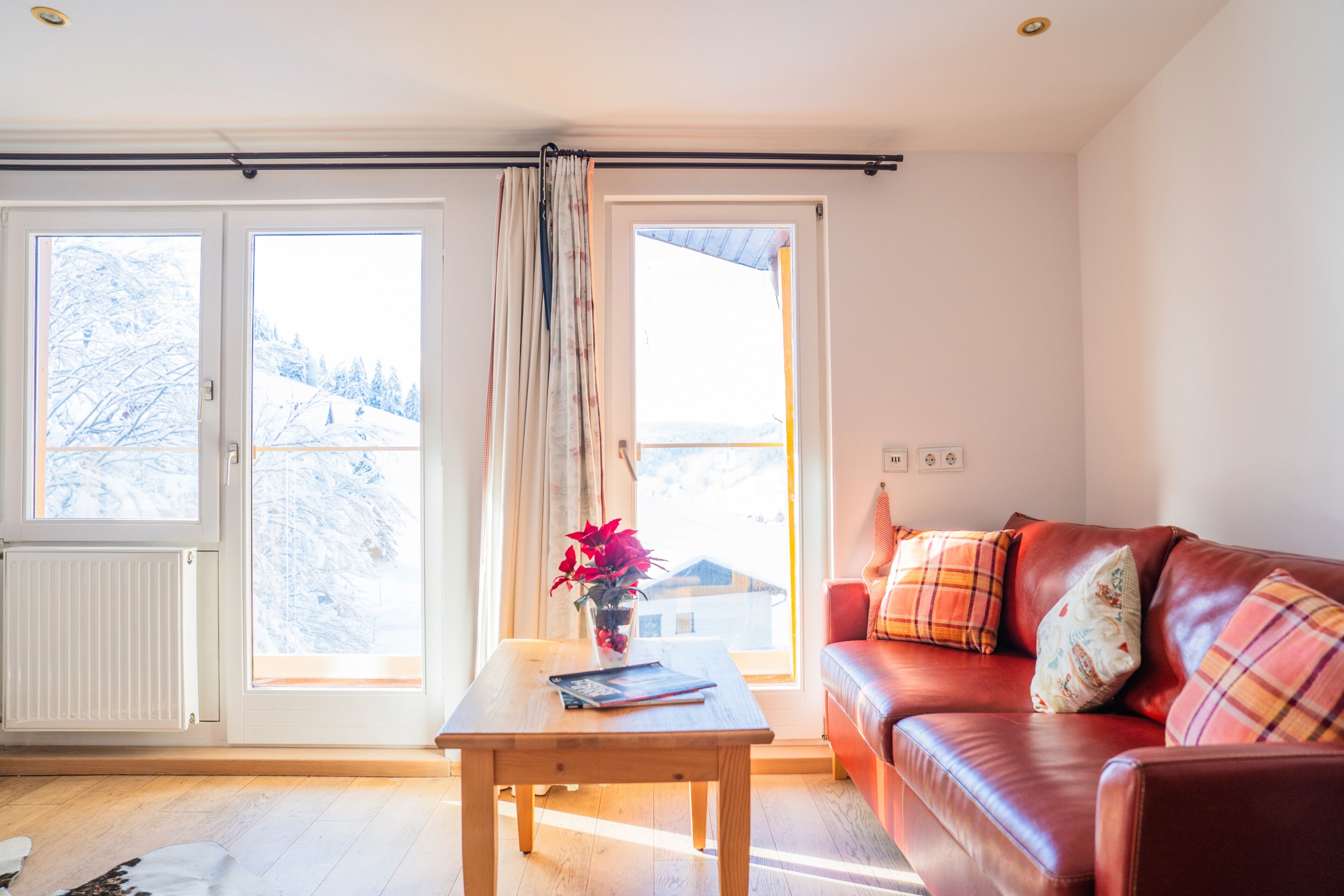 Comfort-Doppel- oder -Zweibettzimmer, Balkon, Bergblick | Zimmersafe, Schreibtisch, kostenloses WLAN