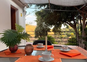 تناول الطعام بالخارج