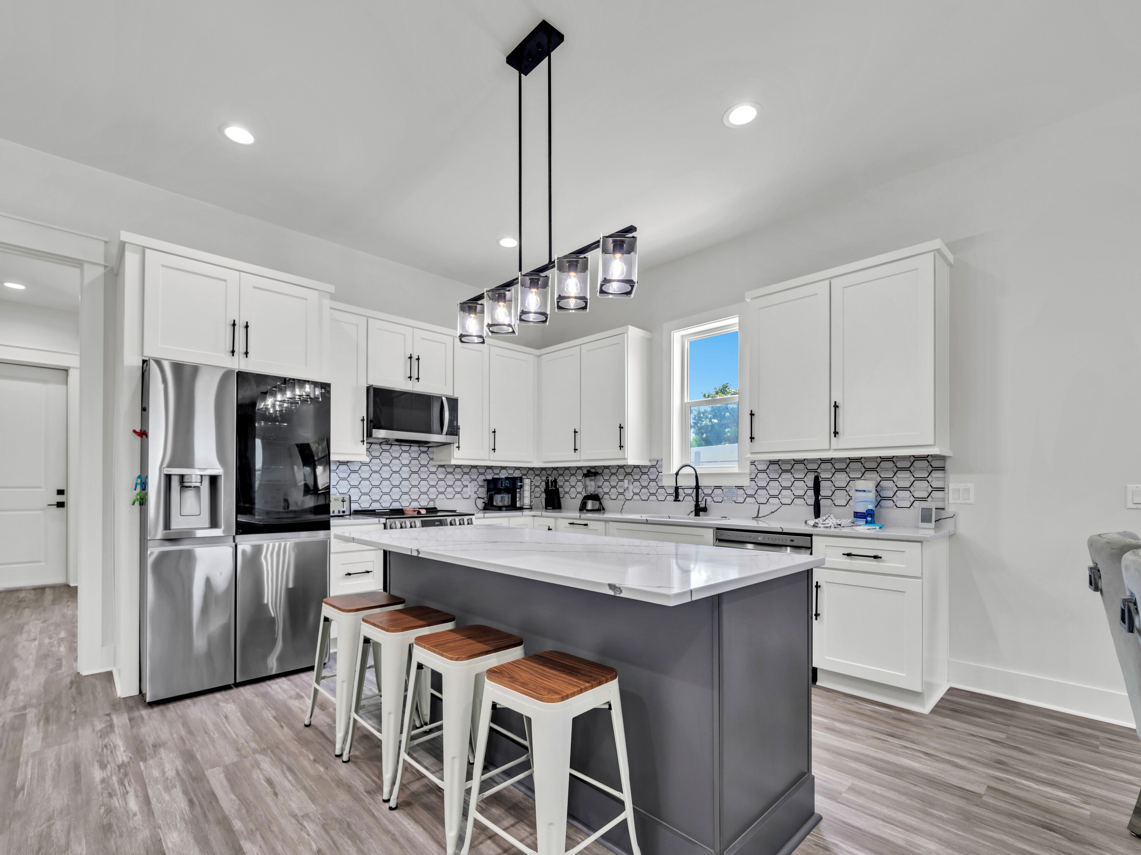 Refrigerador, microondas, horno y parrilla de estufa 