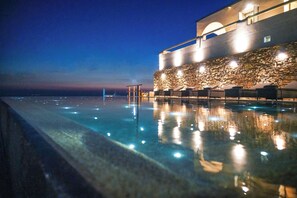 Sæsonbestemt udendørs pool
