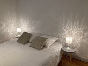Iron/ironing board, WiFi - Aux Pieds des Tours (La Rochelle)