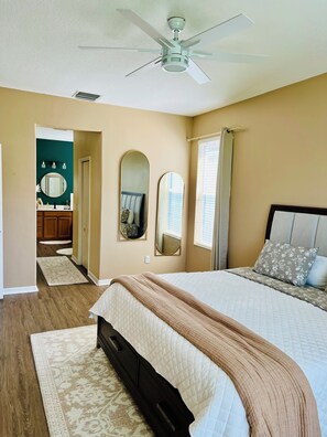 4 室のベッドルーム、WiFi、ベッドシーツ