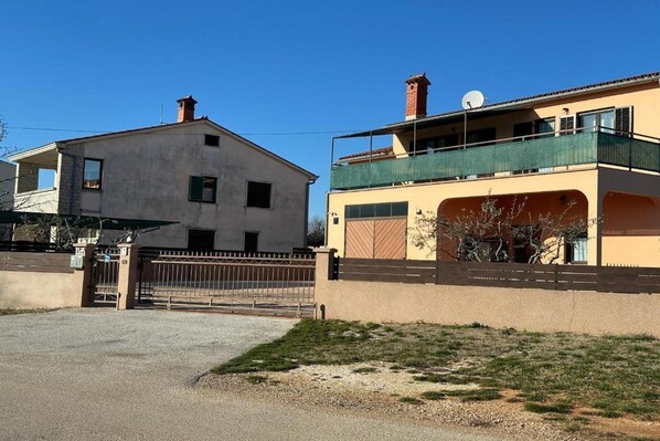 Unclassified image, 1 of 39, button - Relaxing Getaway near Adriatic Sea (LOBORIKA)