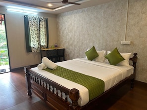 Quarto casal club | Ferros/tábuas de passar roupa, Wi-Fi de cortesia