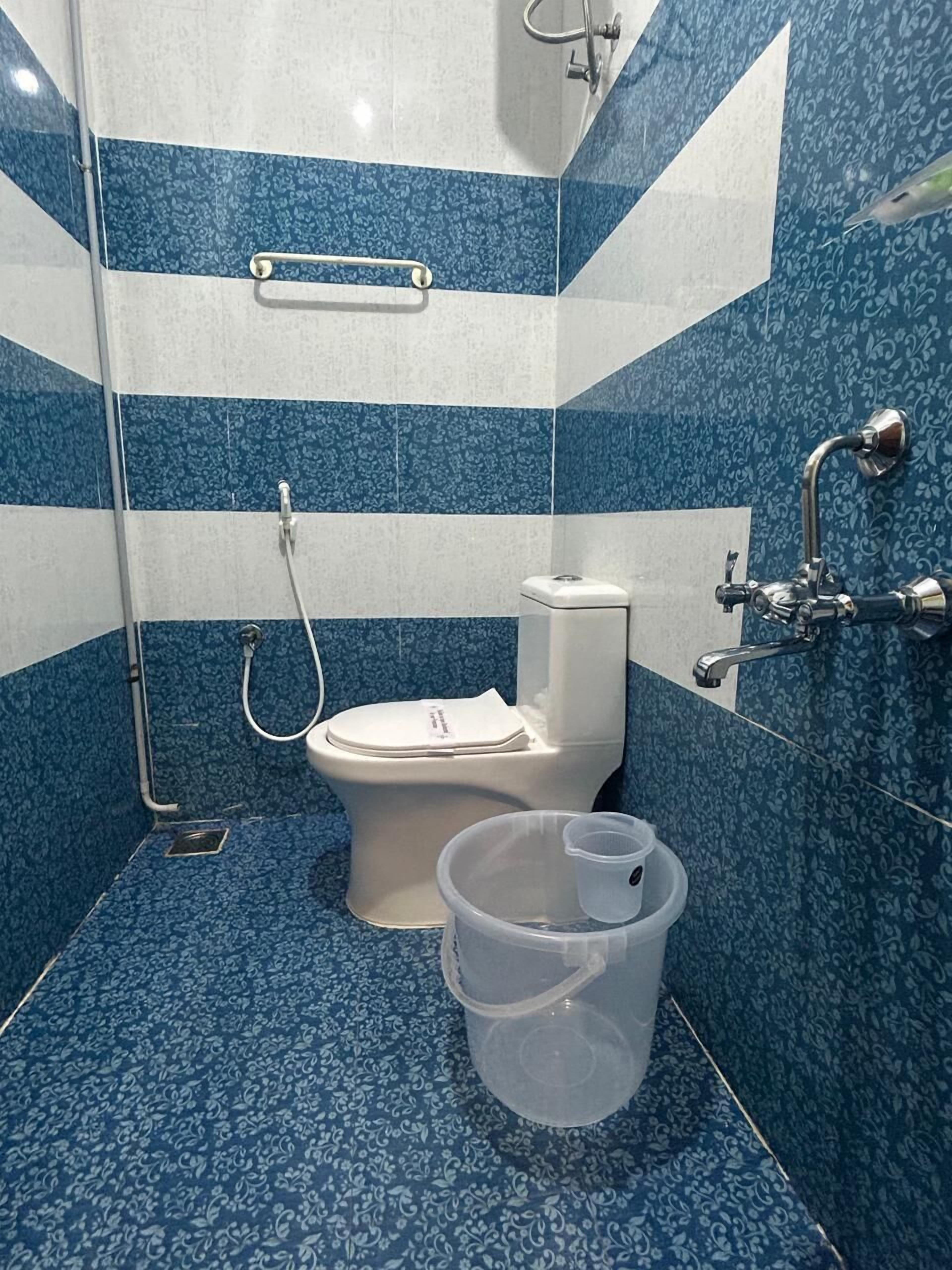 Doccia, asciugamani, sapone, shampoo