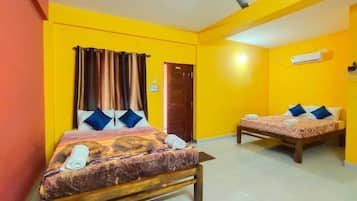 Double Room | Iron/ironing board, free WiFi