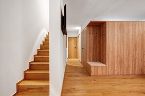 Interior - Apartment 'Villa Helena' with Mountain View, Private Terrace and Wi-Fi (Cavalese)