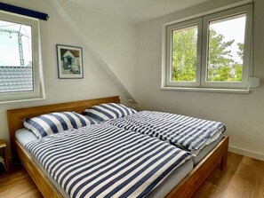 1 Schlafzimmer, Bügeleisen/Bügelbrett