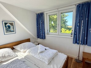 1 soverom og strykejern/-brett