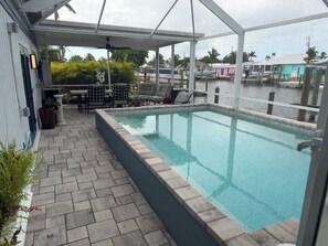 Outdoor pool - Relaxing 3-Bedroom Matlacha Cottage with Private Pool & Dock (Matlacha)