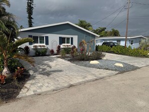 Property grounds - Relaxing 3-Bedroom Matlacha Cottage with Private Pool & Dock (Matlacha)